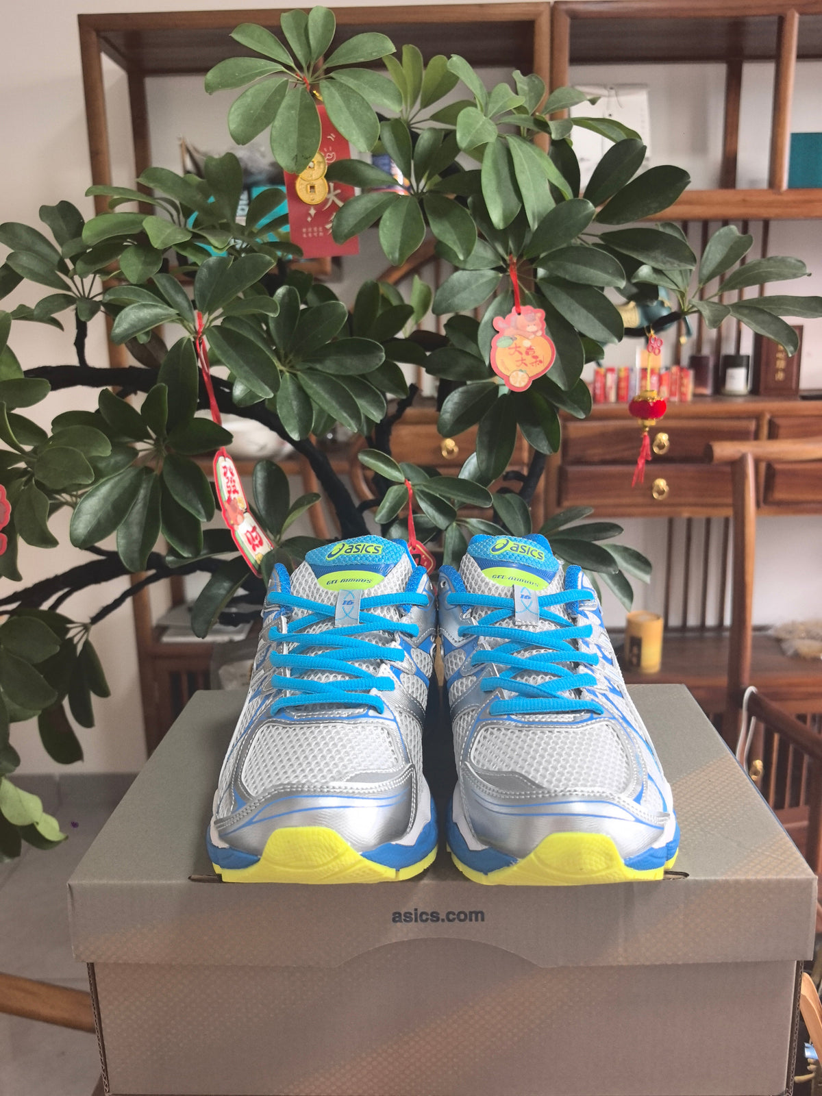 ASICS GEL-KINSEI 16 Running Shoes in White Blue - product image from the listing.