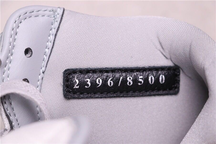 Jordan Dior x Air Jordan 1 Low in Grey White Black CN8608-002 - product image from the listing.