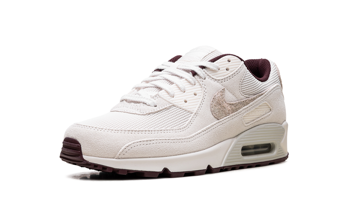 "Sail Burgundy Crush" Air Max 90 PRM HQ1712 001 - product image from the listing.