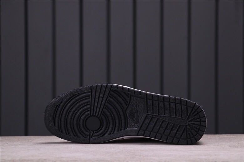 Women's Air Jordan 1 Satin Snake High-Top Sneakers CD0461-601 - product image from the listing.