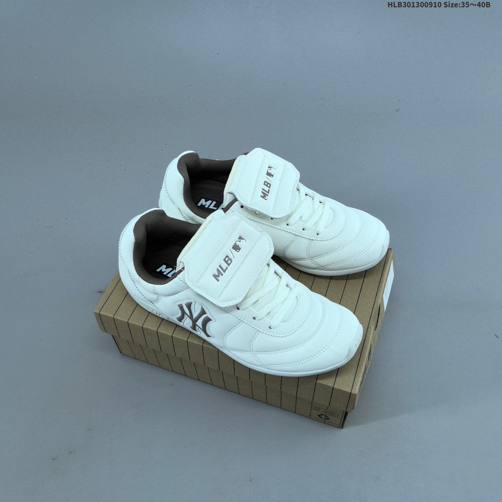 MLB New York Yankees Low-Profile Casual Trainers - product image from the listing.