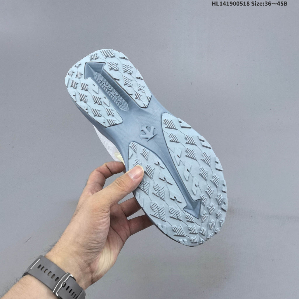 Descente Lavitate 3.0 Air Wire Low-Top Shoes for Running - product image from the listing.