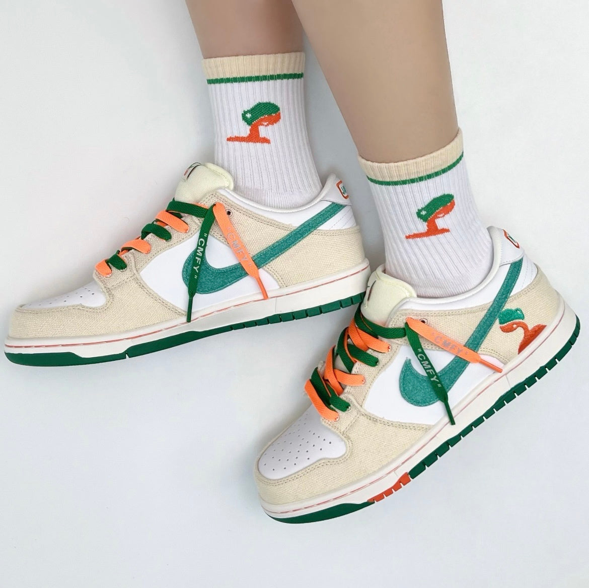 Nike SB Dunk Low Jarritos Collaboration Trainers FD0860-001 - product image from the listing.