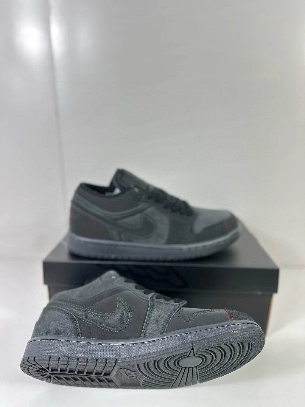 Air Jordan 1 Low SE Craft Black Grey FD8635-001 - product image from the listing.