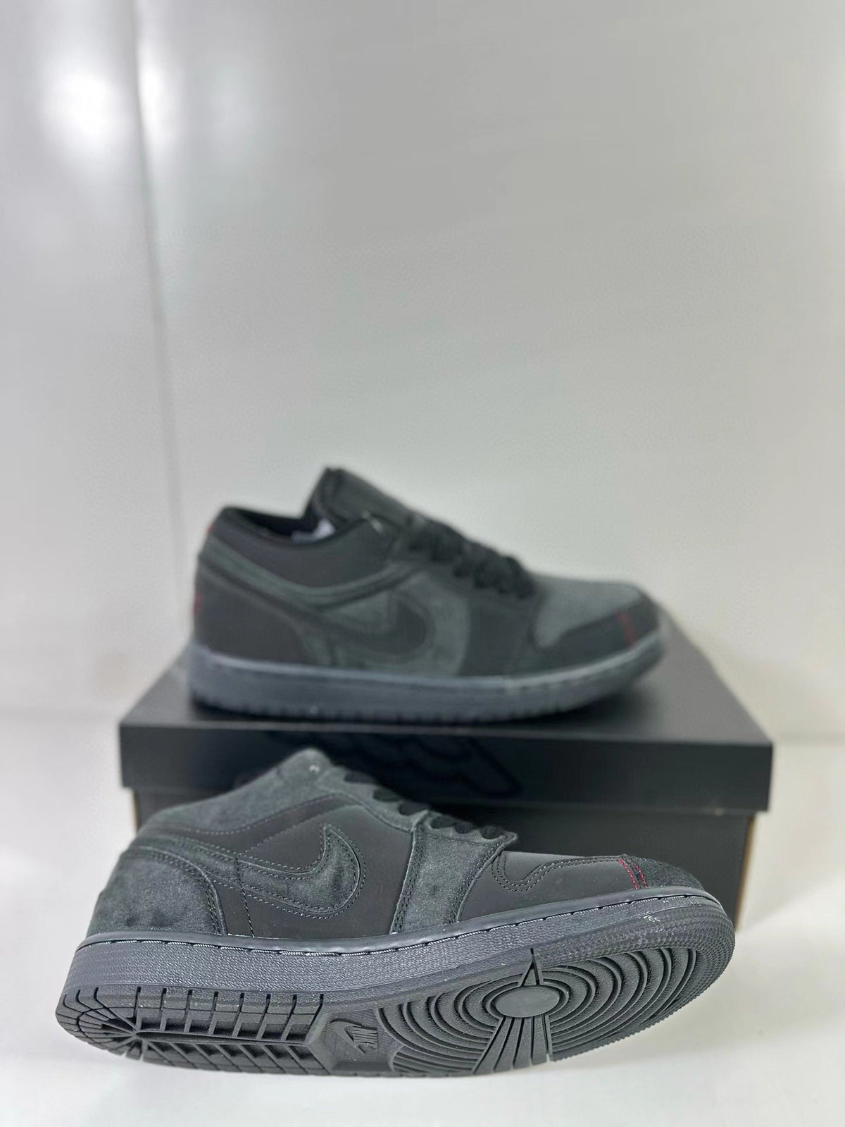 Air Jordan 1 Low SE Craft Black Grey FD8635-001 - product image from the listing.