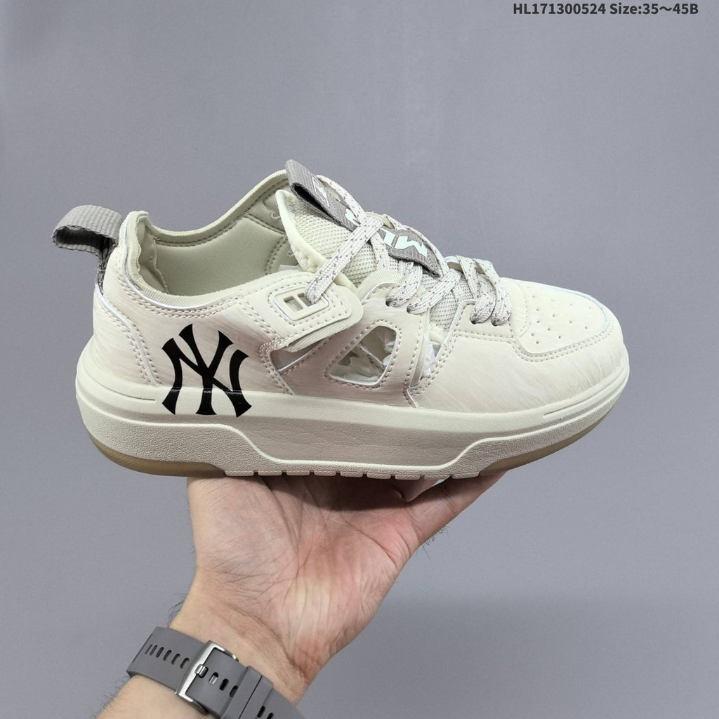 New York Yankees Low-Top Platform Sneakers, in White - product image from the listing.