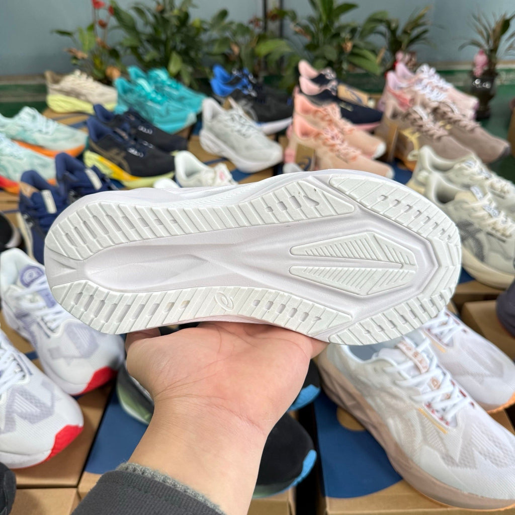 ASICS NOVABLAST 5 LE Running Shoes in White - product image from the listing.