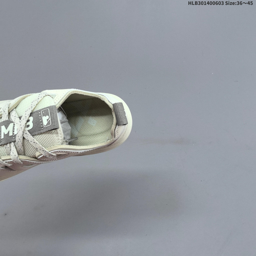 MLB New York Yankees Platform Trainers in Off-White - product image from the listing.