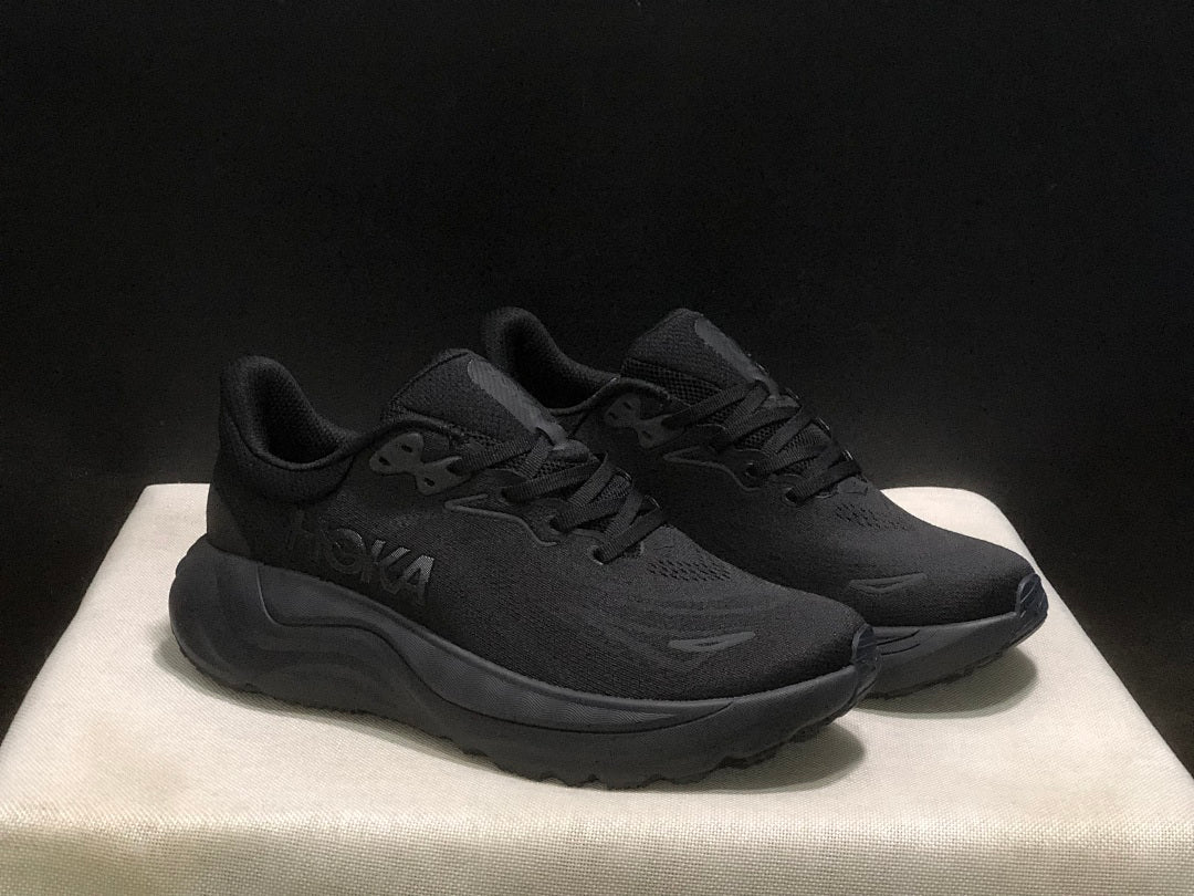 HOKA Arahi 8 Running Shoes in Black - product image from the listing.