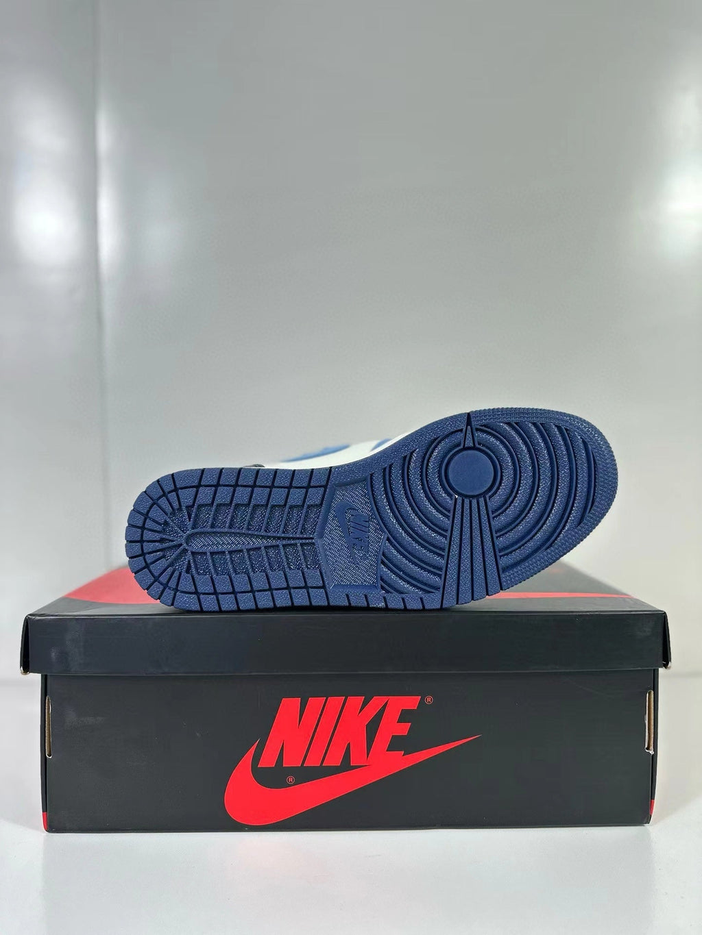 Air Jordan 1 High OG Blue White FD2596-400 - product image from the listing.