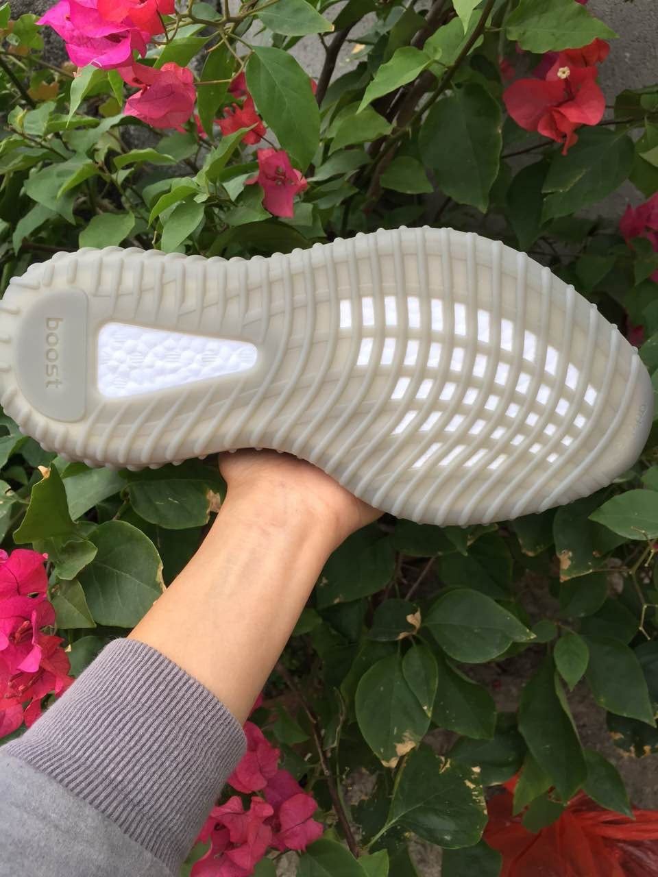 Yeezy 350 V2 Sneakers in Gray Knit - product image from the listing.