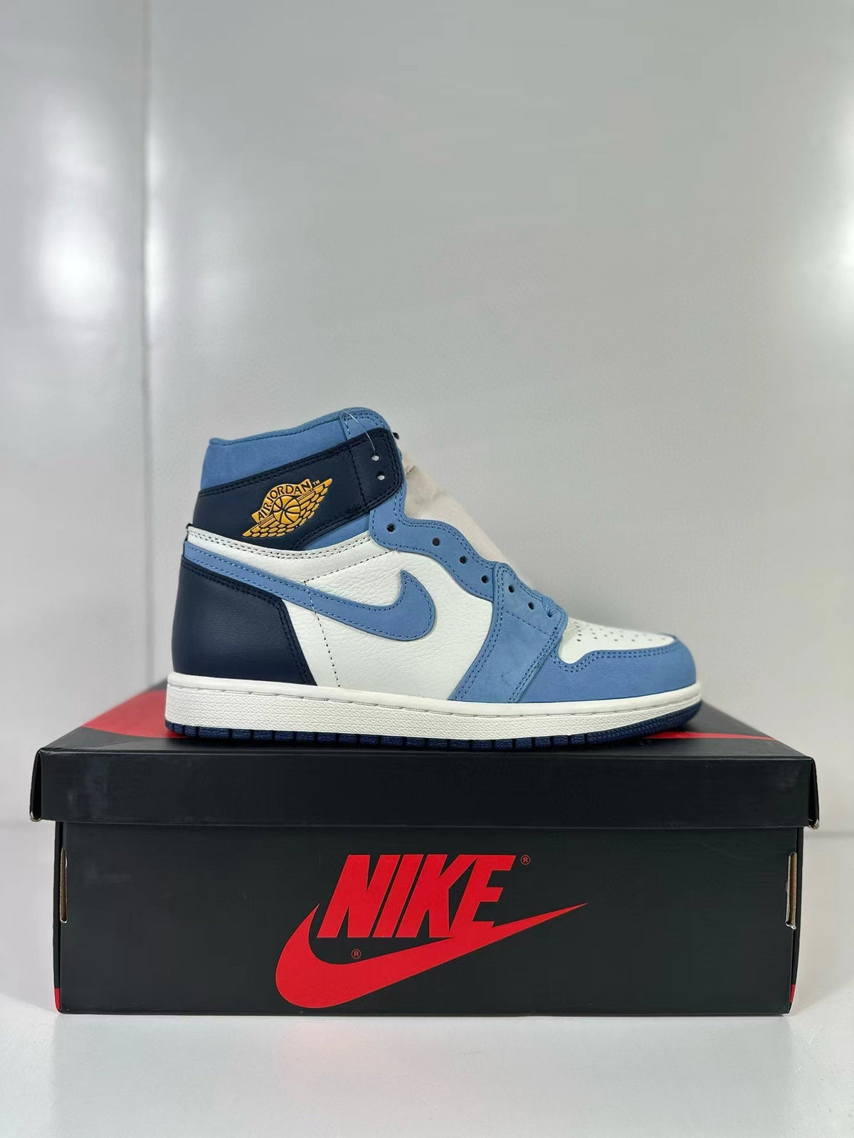 Air Jordan 1 High OG Blue White FD2596-400 - product image from the listing.