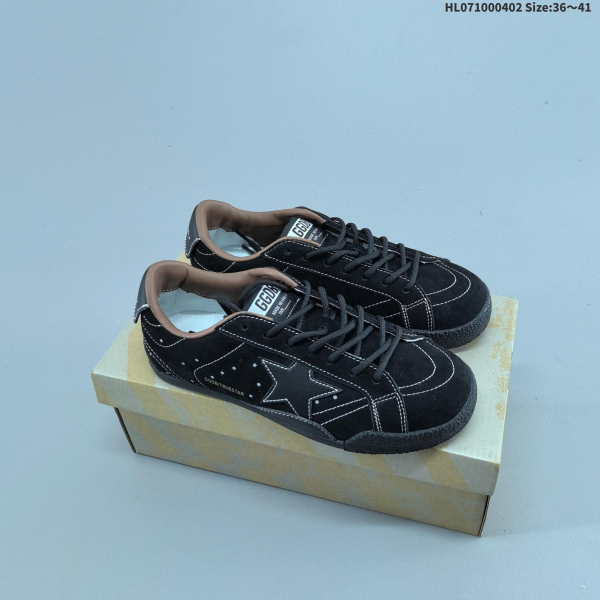Golden Goose Superstar Star Trainers HL071000402 - product image from the listing.