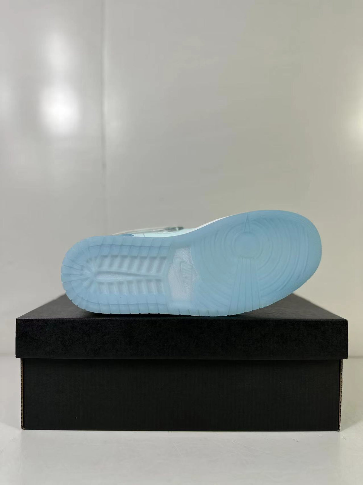 Air Jordan 1 Low SE Aquarius Blue FN7366-400 - product image from the listing.