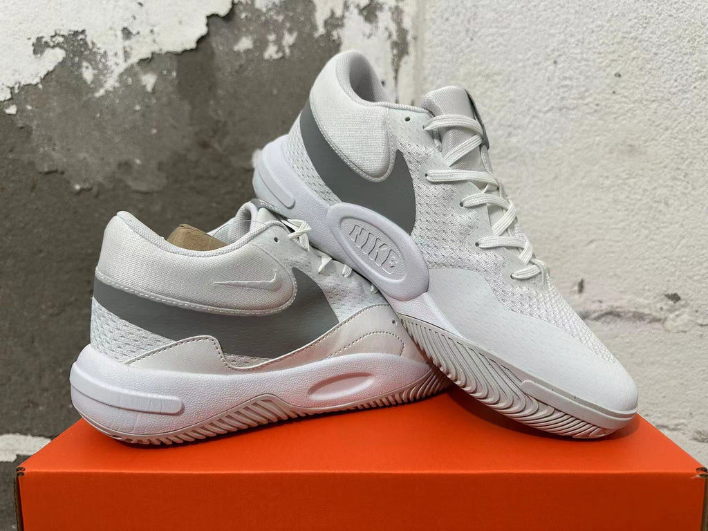 Nike Hyperquick Low-Cut Training Shoes - product image from the listing.