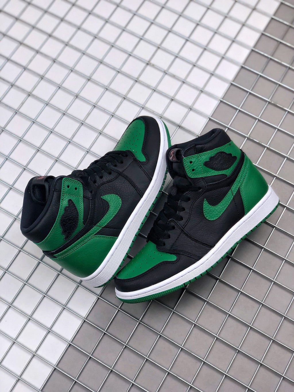 Air Jordan 1 High Pine Sneakers in Green Black 555088-030 - product image from the listing.