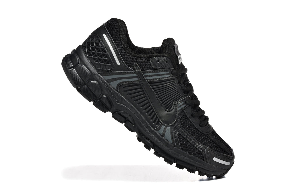 Nike Vomero 5 Black Running-Style Trainers - product image from the listing.