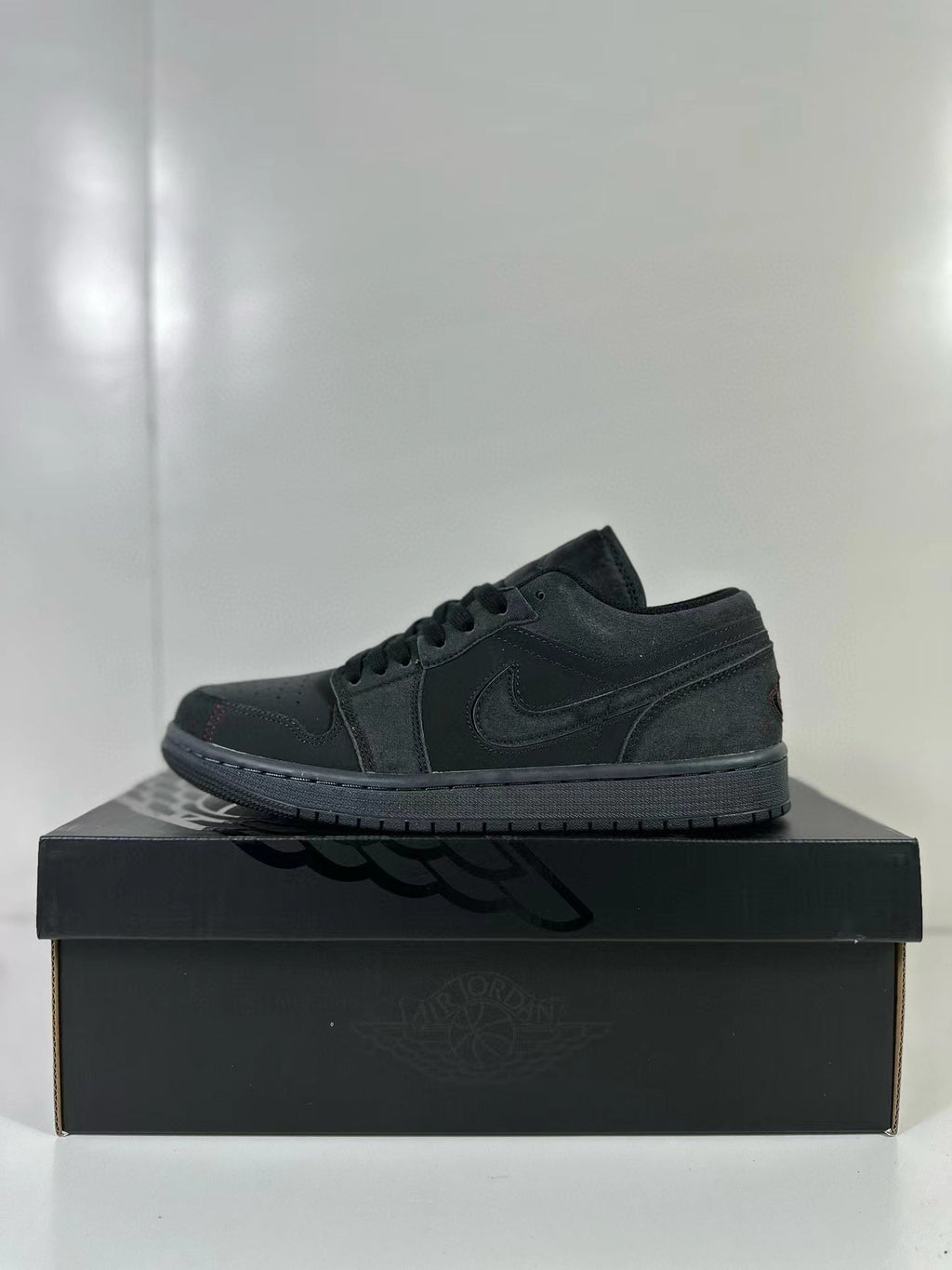 Air Jordan 1 Low SE Craft Black Grey FD8635-001 - product image from the listing.