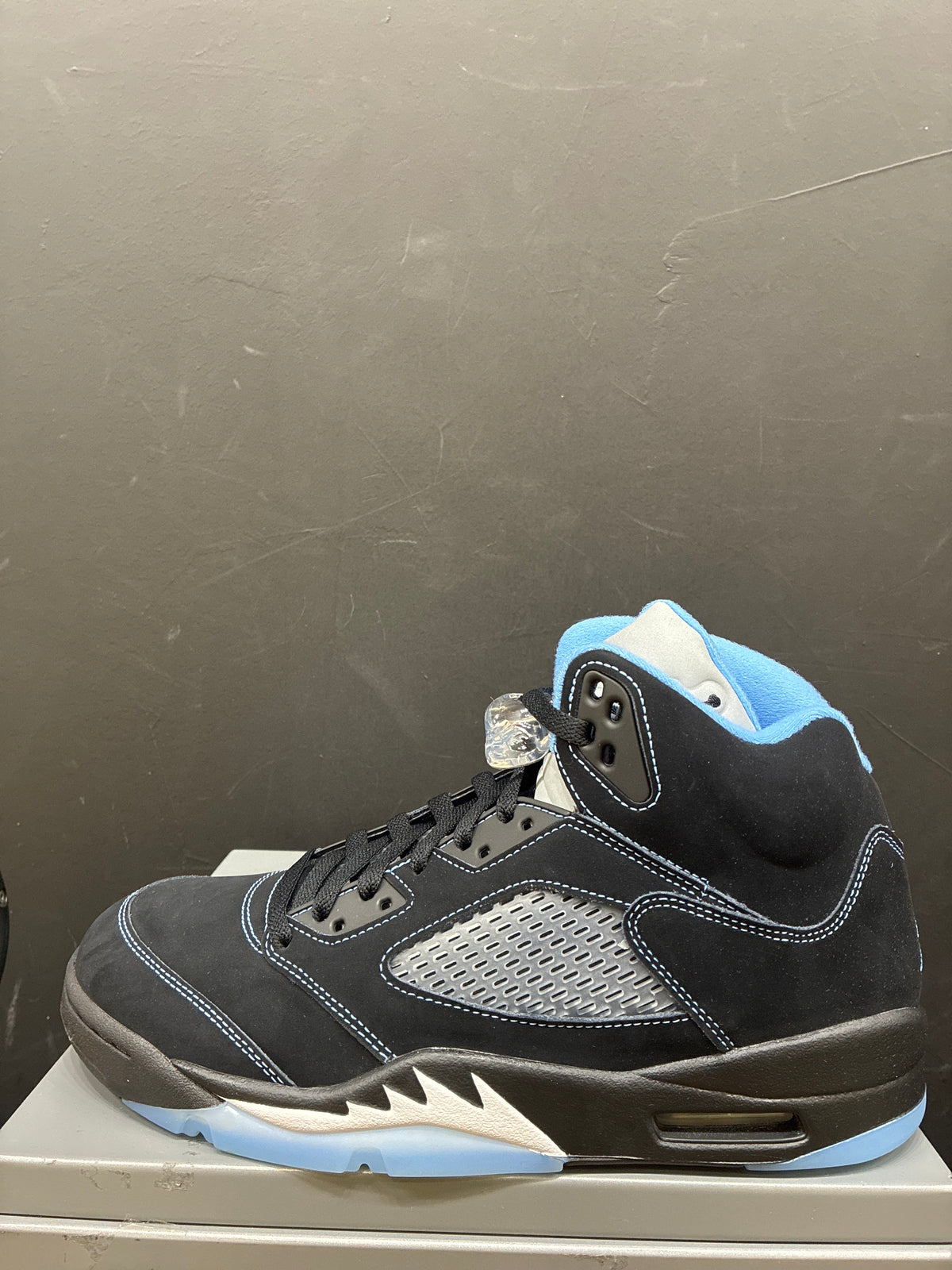 Air Jordan 5 in Black University Blue - product image from the listing.