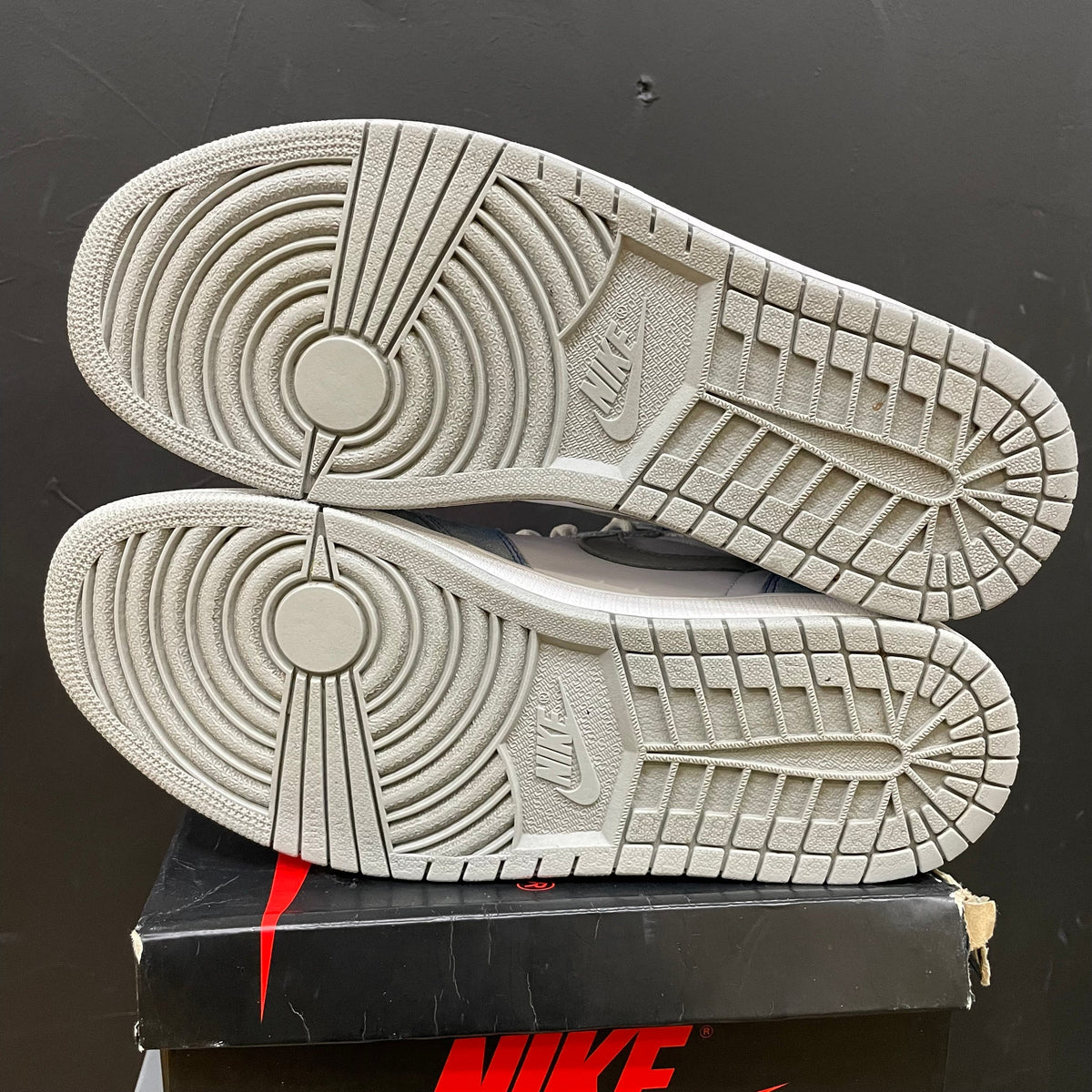 USED - Air Jordan 1 Hyper Royal Smoke Grey - product image from the listing.