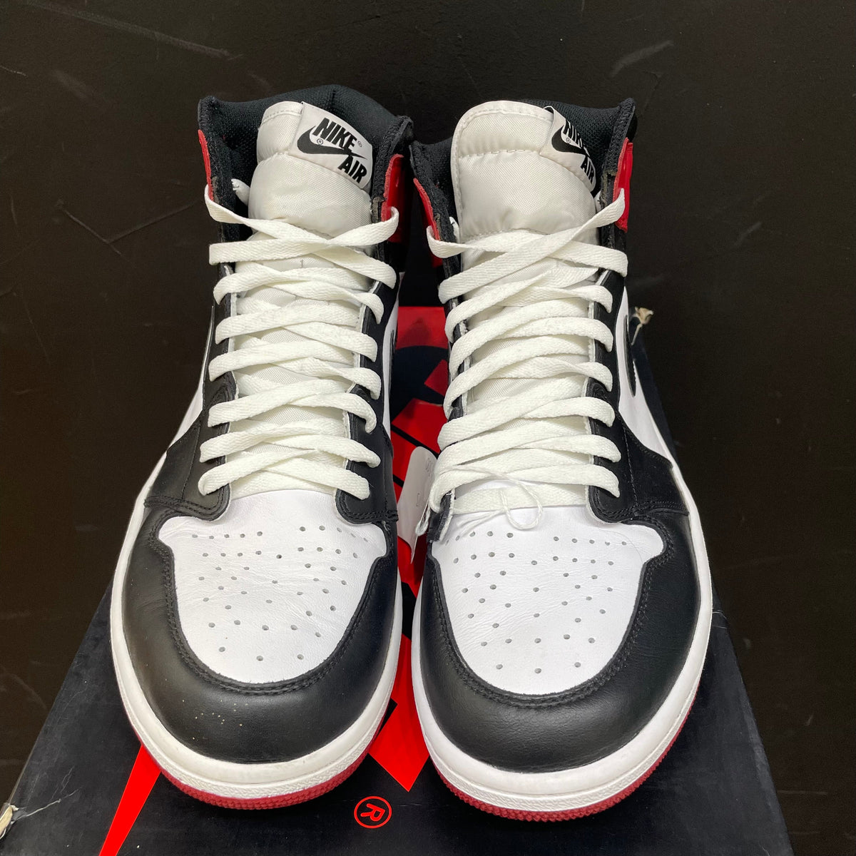 Used - Jordan 1 Black Toe 2016 - product image from the listing.