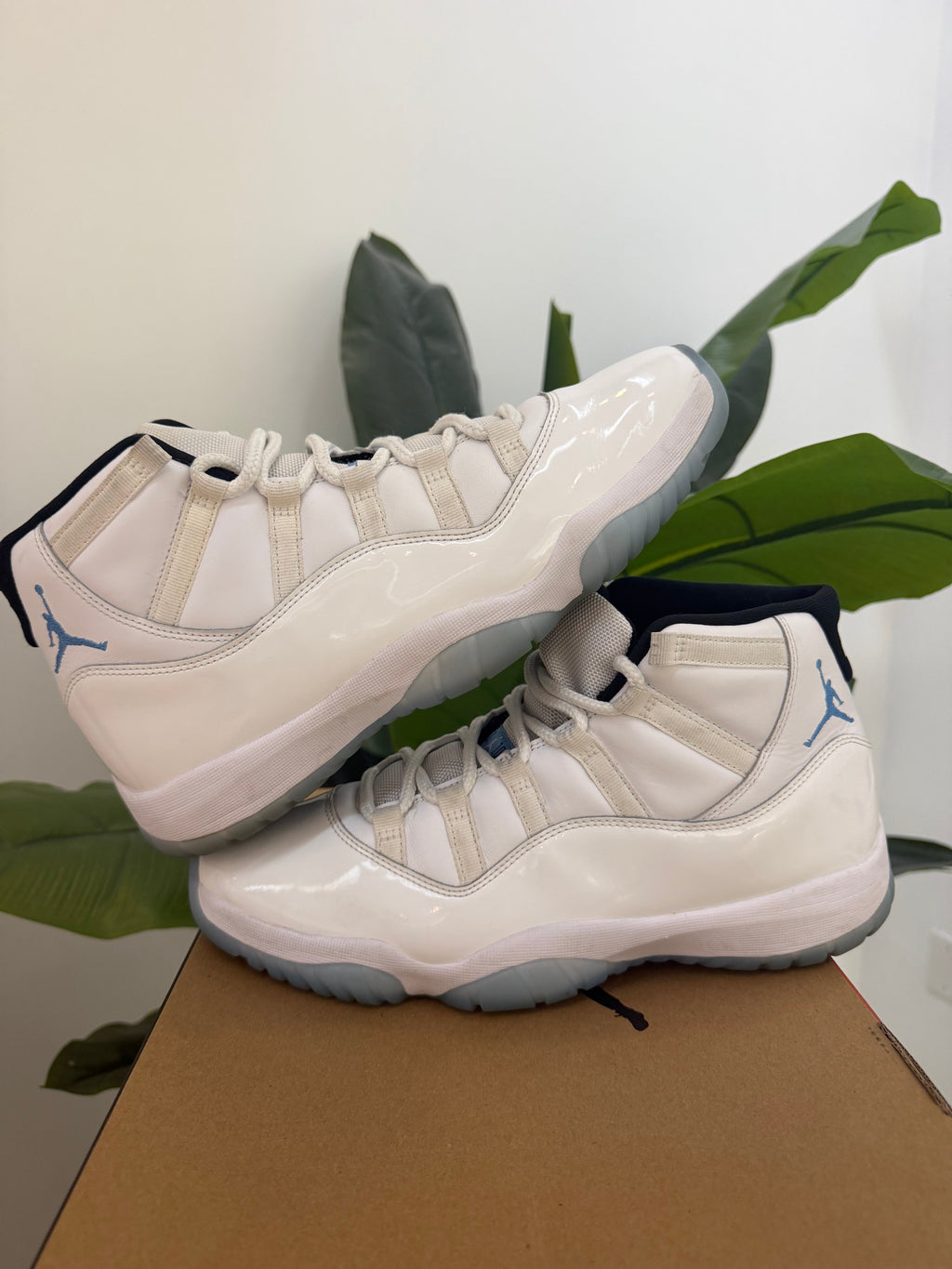 Jordan 11 - Legend Blue - product photo shown in the listing for this item.