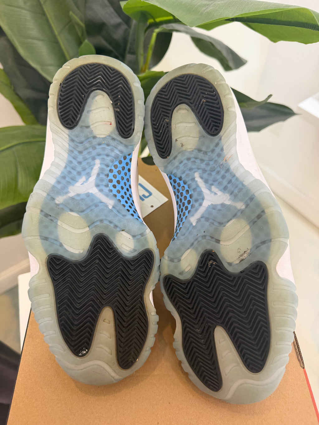 Jordan 11 - Legend Blue - product photo shown in the listing for this item.