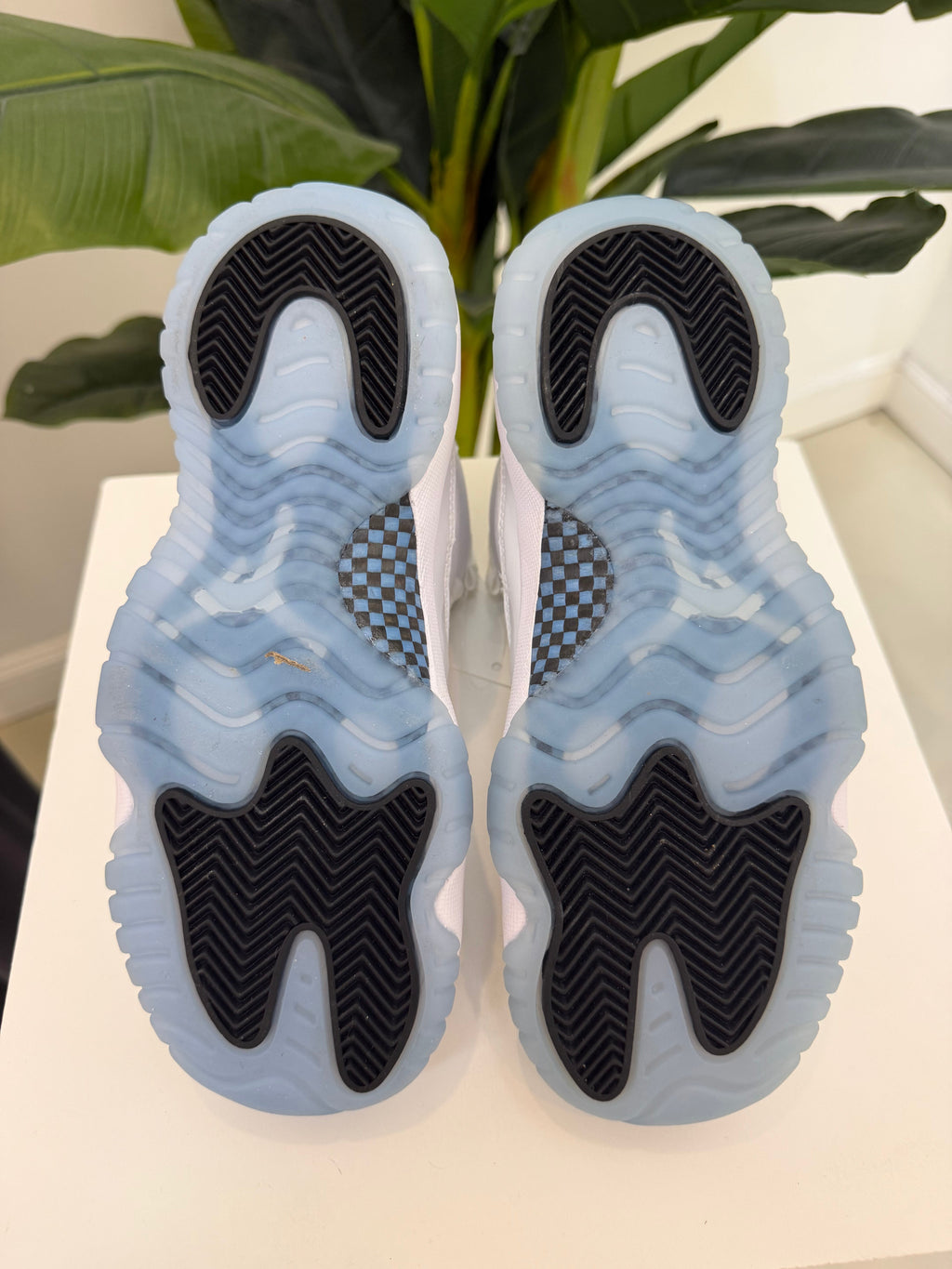 Jordan 11 - Legend Blue - product photo shown in the listing for this item.