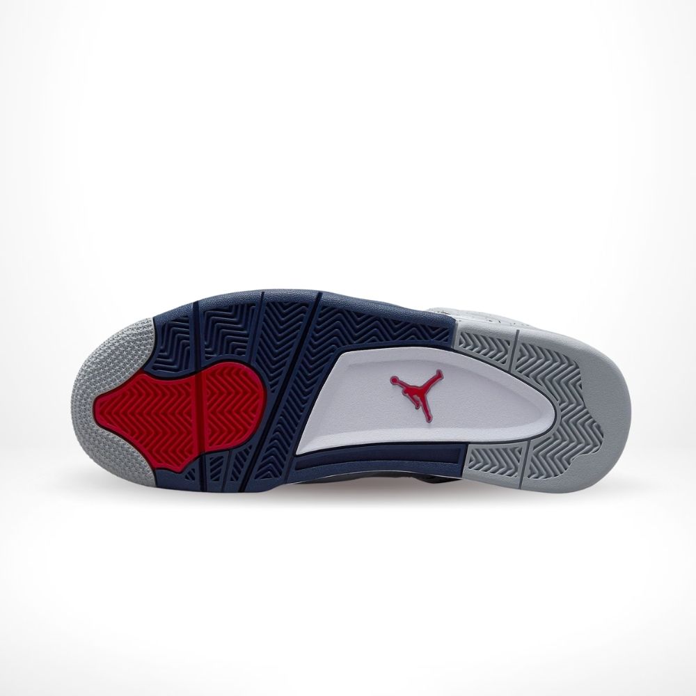 Air Jordan 4 Retro in Midnight Navy - product image from the listing.