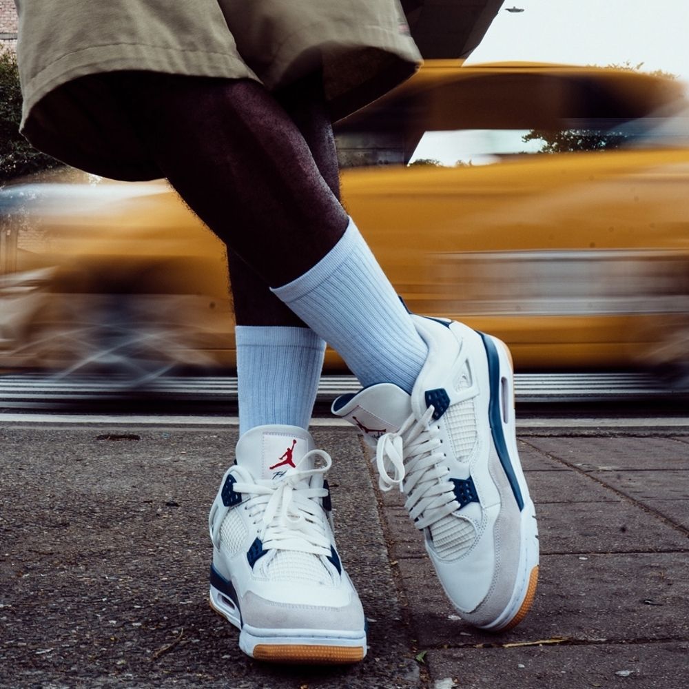 Air Jordan 4 Retro X SB in Navy - product image from the listing.
