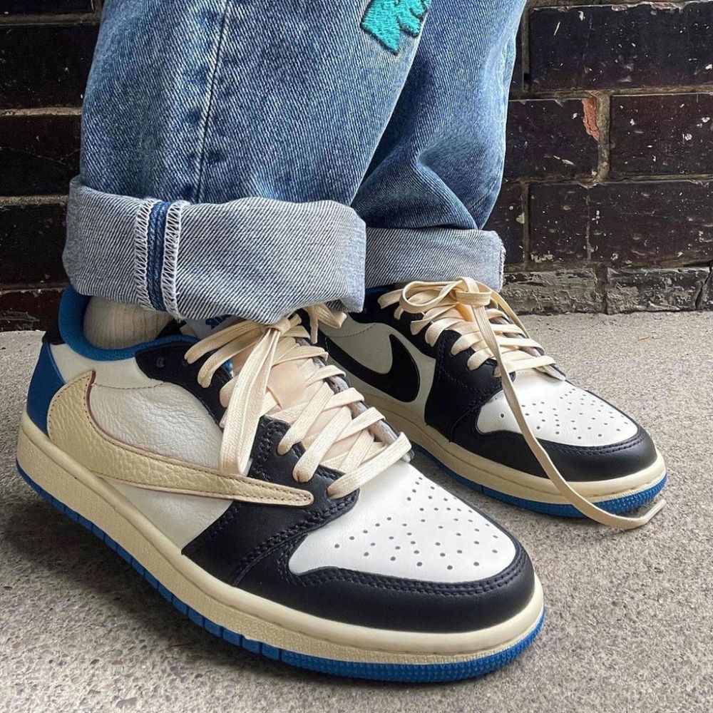 X Travis Scott X Fragment Royal Blue SP - Air Jordan 1 Retro Low OG - product image from the listing.