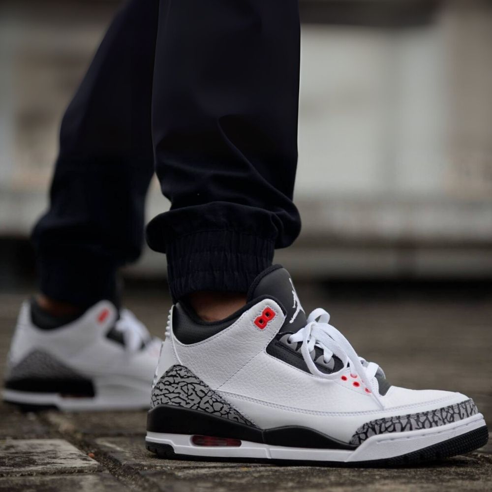 Air Jordan 3 Retro Infrared 23 in White Grey - product image from the listing.