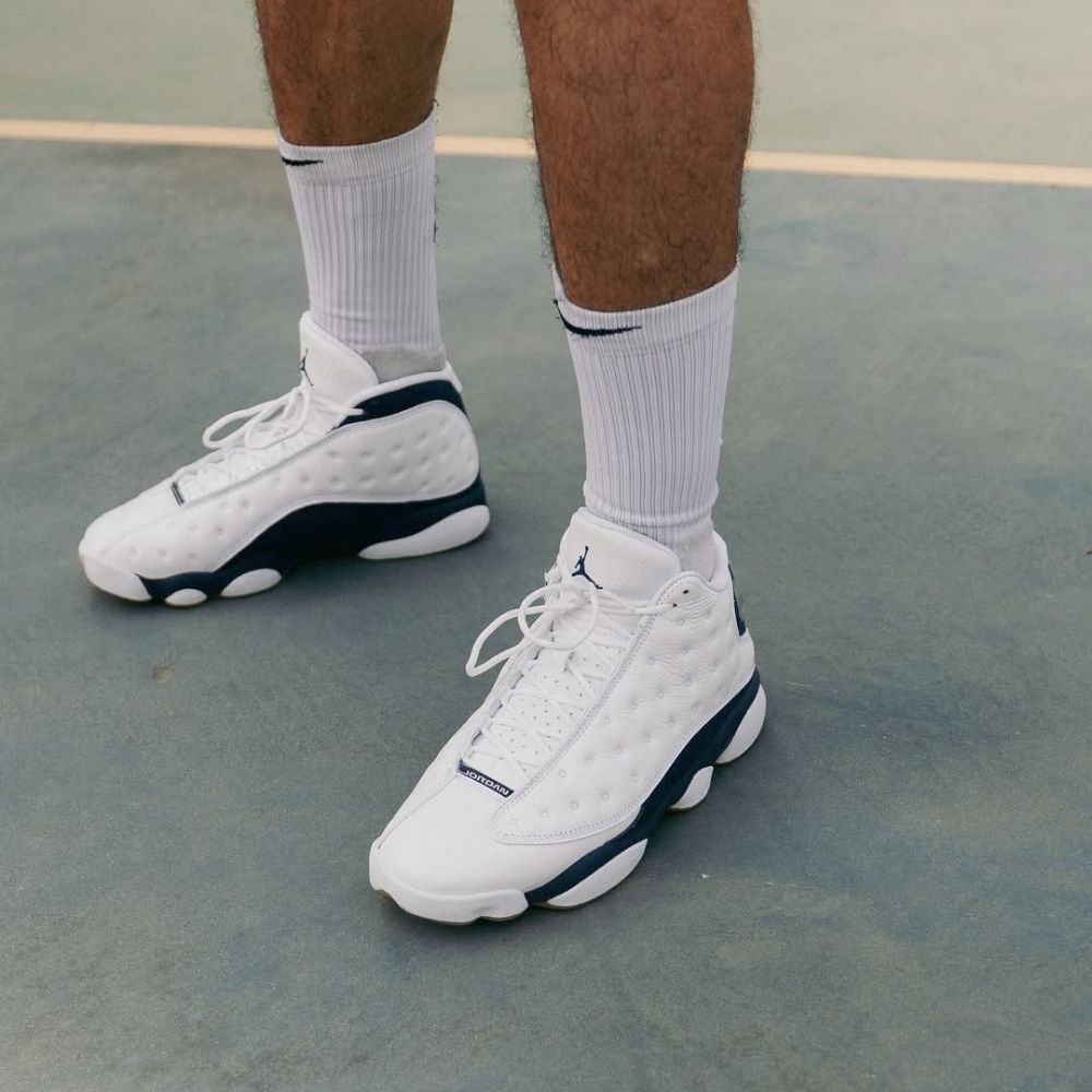 Air Jordan 13 Retro in Midnight Navy - product image from the listing.