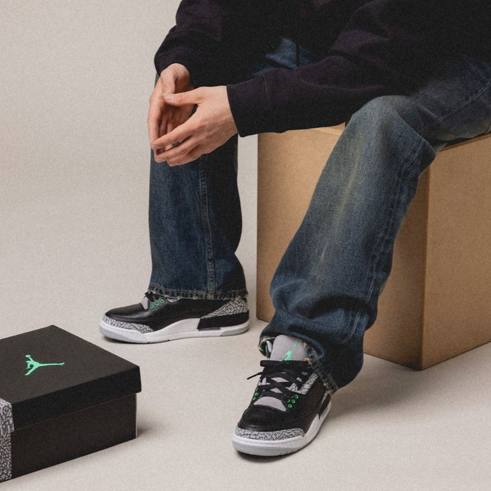 Green Glow - Air Jordan 3 Retro - product image from the listing.