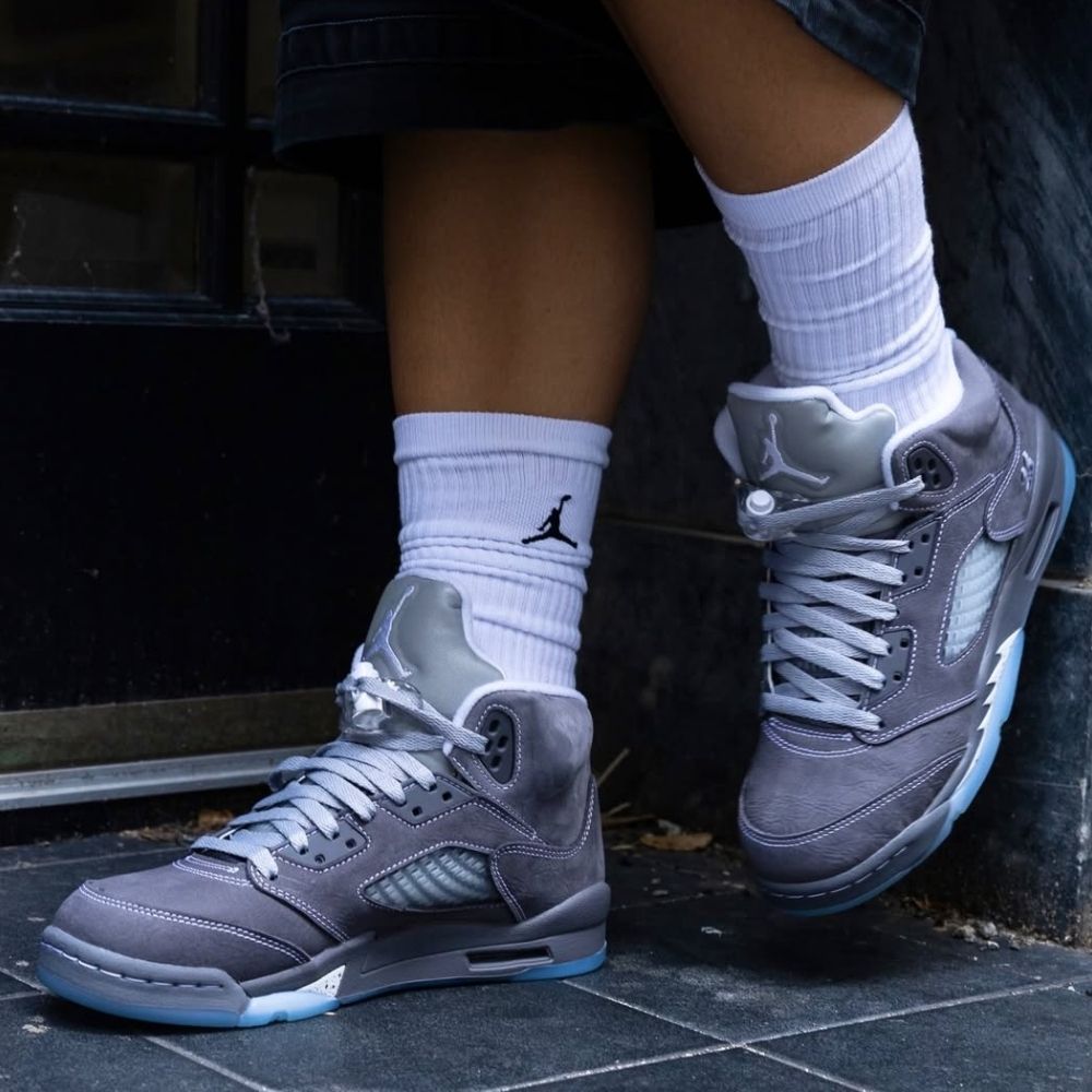 Air Jordan 5 Retro in Wolf Grey - product image from the listing.