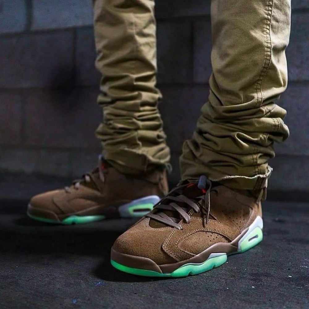 X Travis Scott British Khaki SP - Air Jordan 6 Retro - product image from the listing.
