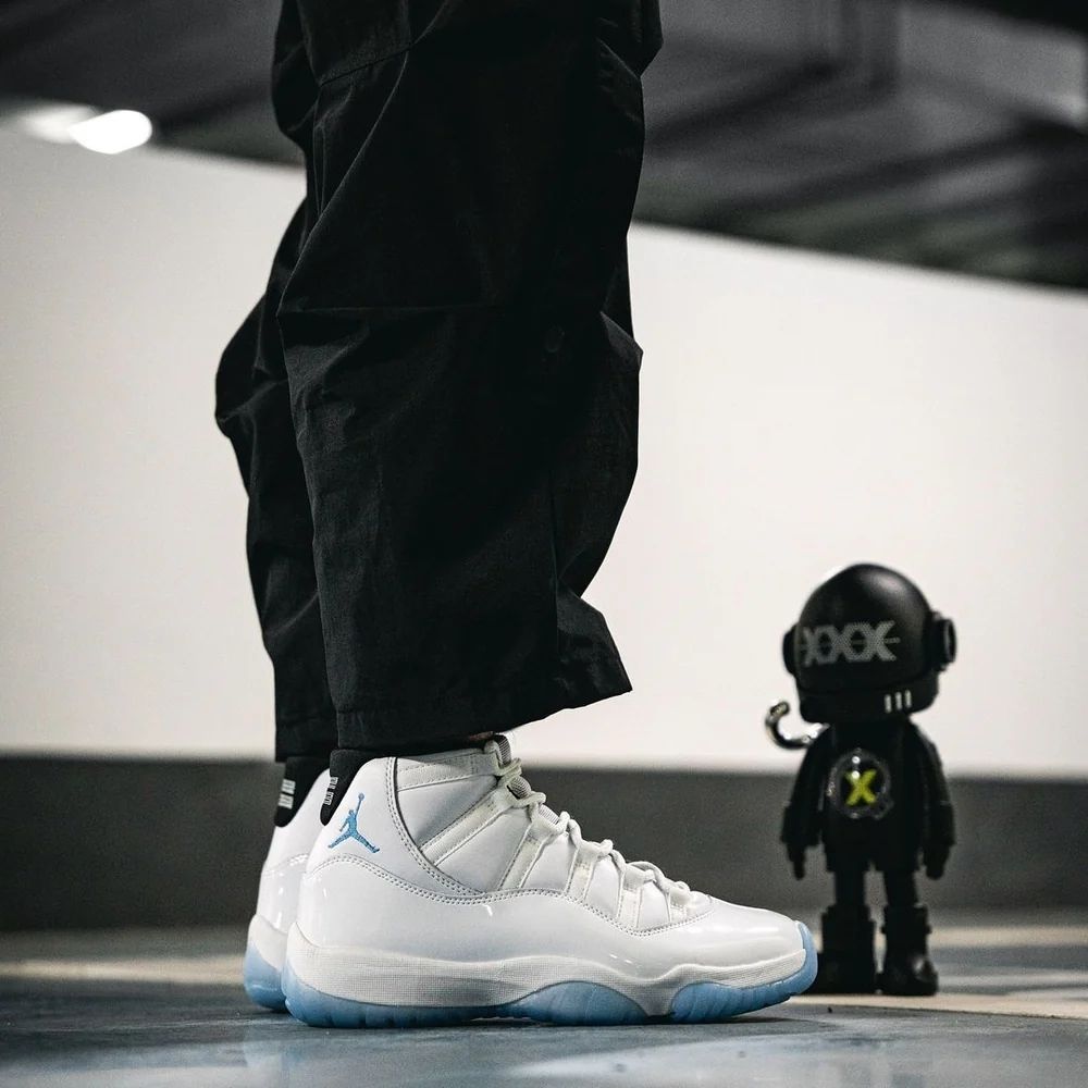 Legend Blue Columbia - Air Jordan 11 2024 - product image from the listing.