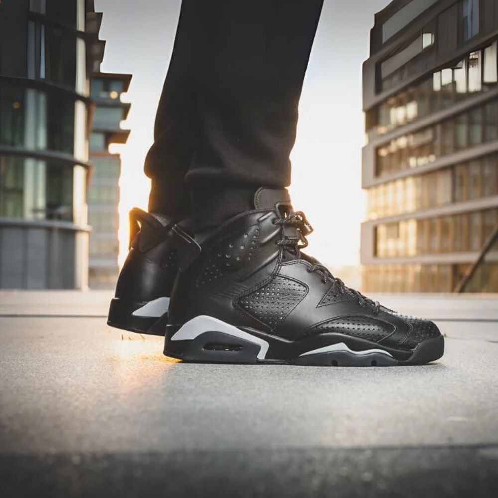 Black Cat - Air Jordan 6 Retro - product image from the listing.