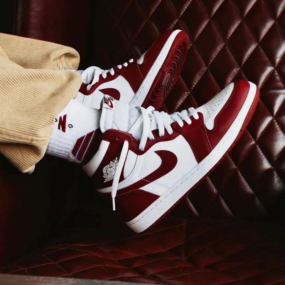 Air Jordan 1 Retro High OG Artisanal in Red White - product image from the listing.