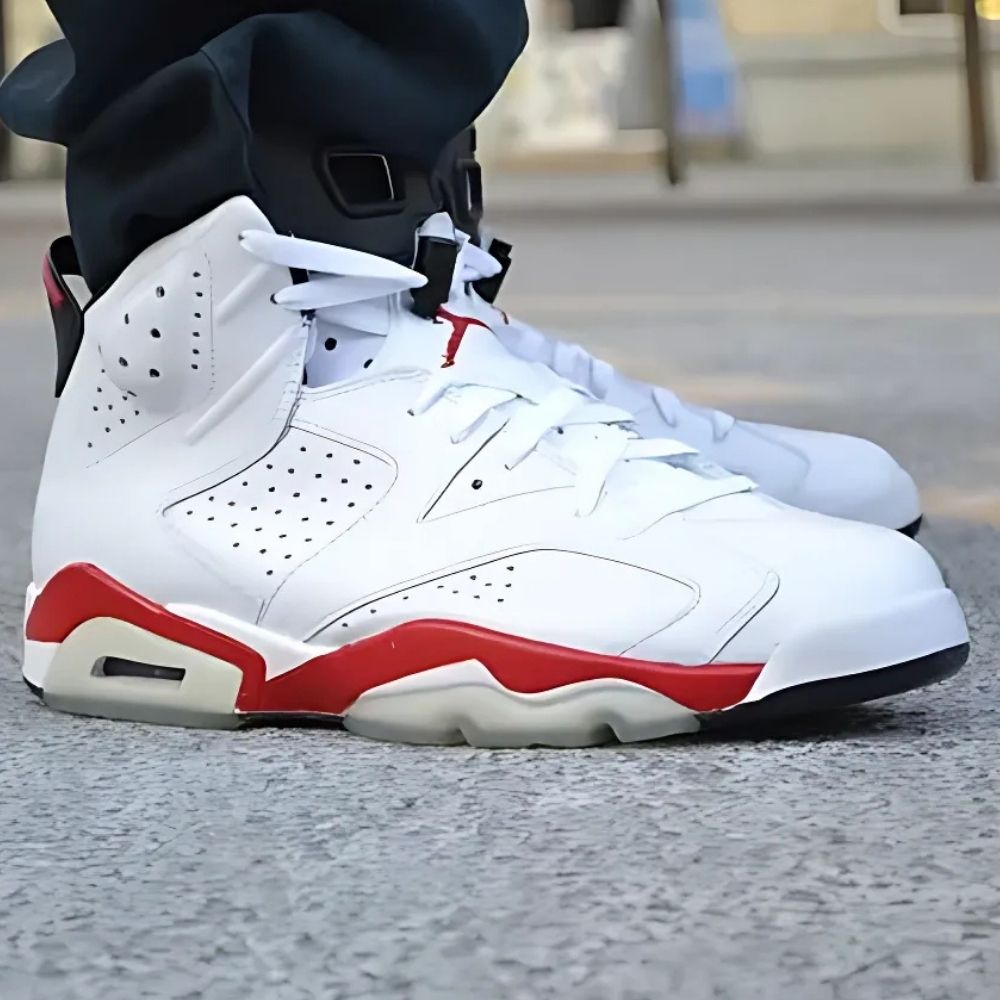 Bulls White Red - Air Jordan 6 Retro 2010 - product image from the listing.