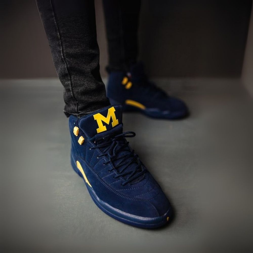 Michigan College Navy Amarillo - Air Jordan 12 Retro - product image from the listing.