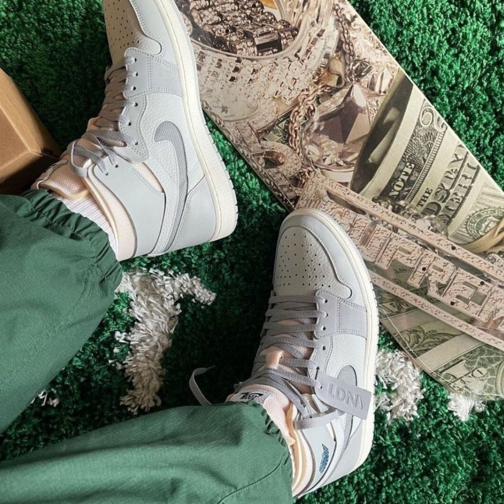 Air Jordan 1 High Zoom Air CMFT London Dust in Grey - product image from the listing.