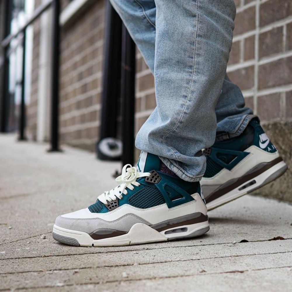 Snorlax Custom - Air Jordan 4 - product image from the listing.