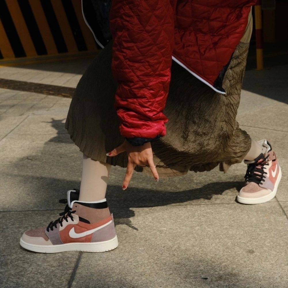 Air CMFT Canyon Rust - Air Jordan 1 High Zoom - product image from the listing.