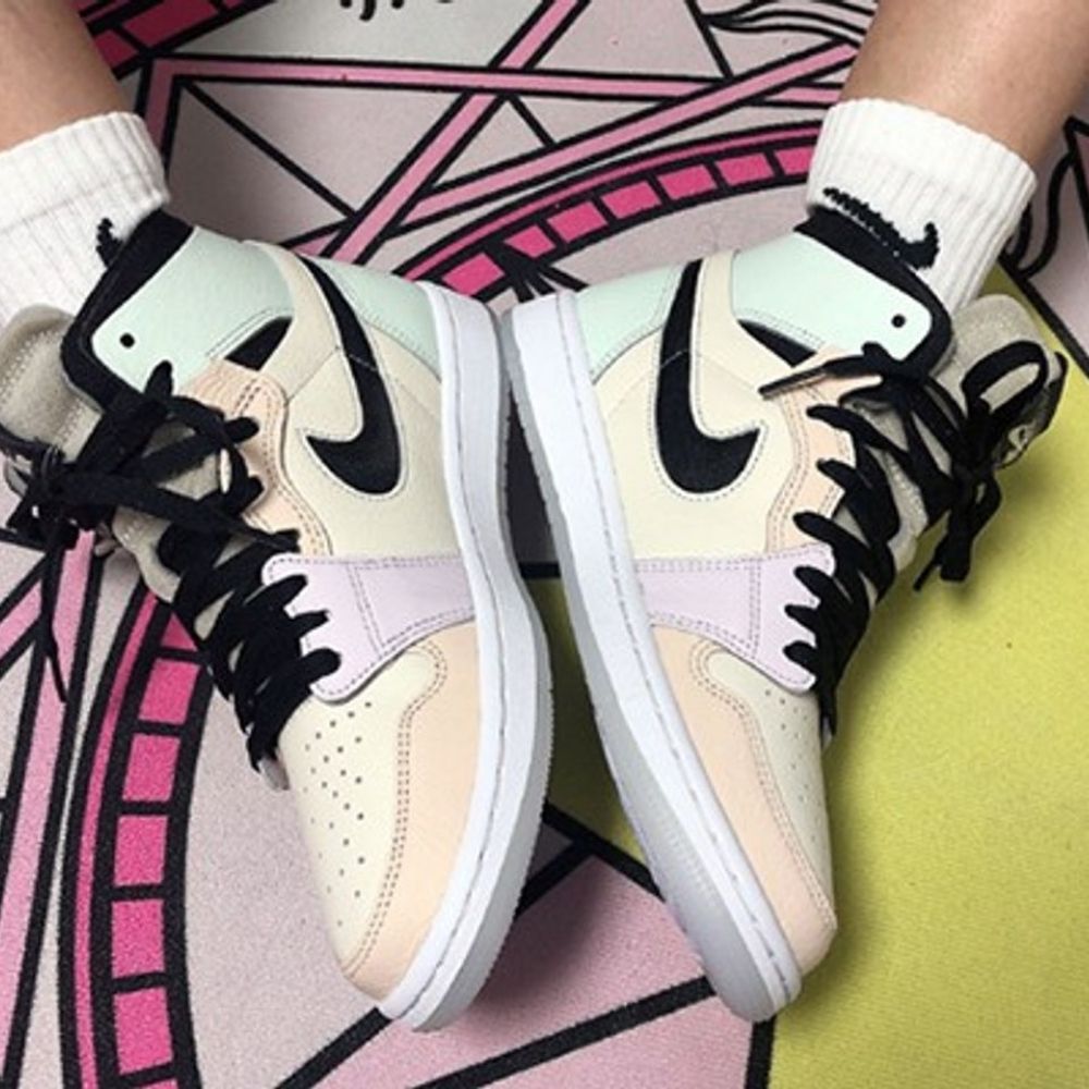 Air Jordan 1 High Zoom Comfort Easter in Pale Ivory Violet - product image from the listing.