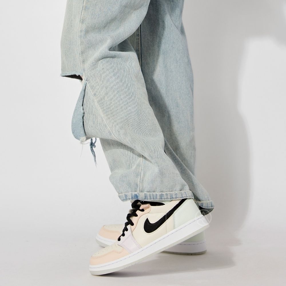 Air Jordan 1 High Zoom Comfort Easter in Pale Ivory Violet - product image from the listing.