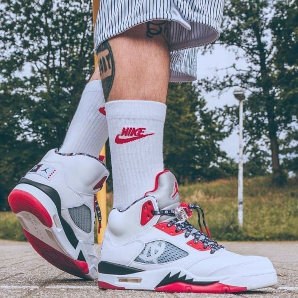 Air Jordan 5 Retro Quai 54 in White University Red - product image from the listing.