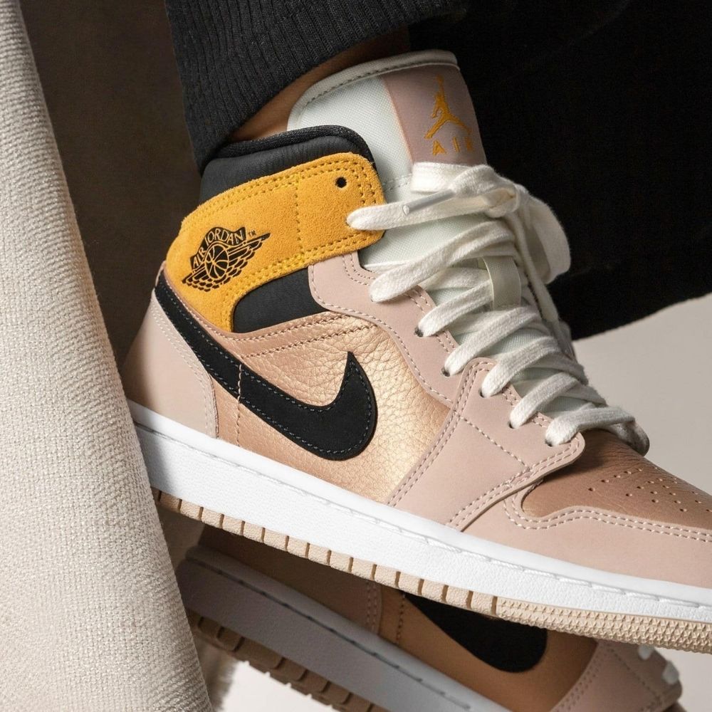 Particle Beige SE - Air Jordan 1 Mid - product image from the listing.
