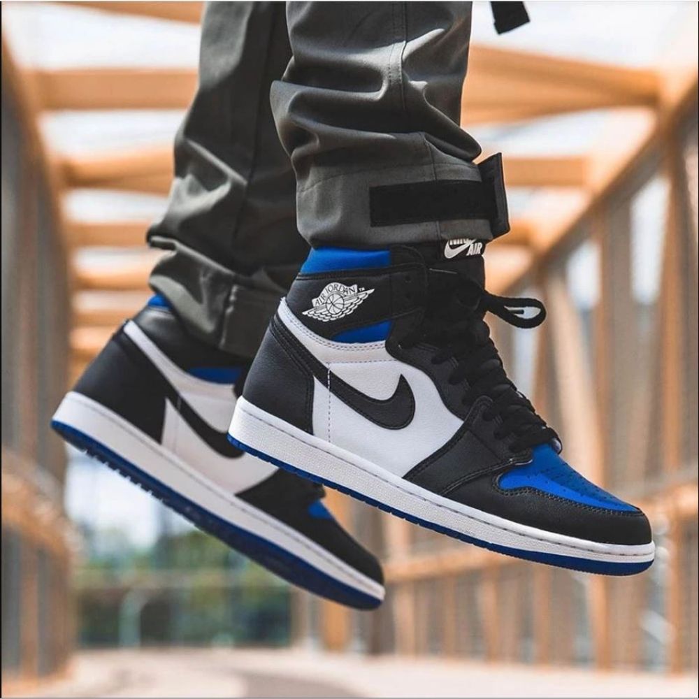 Air Jordan 1 Retro High OG Royal Toe in Blue Black - product image from the listing.