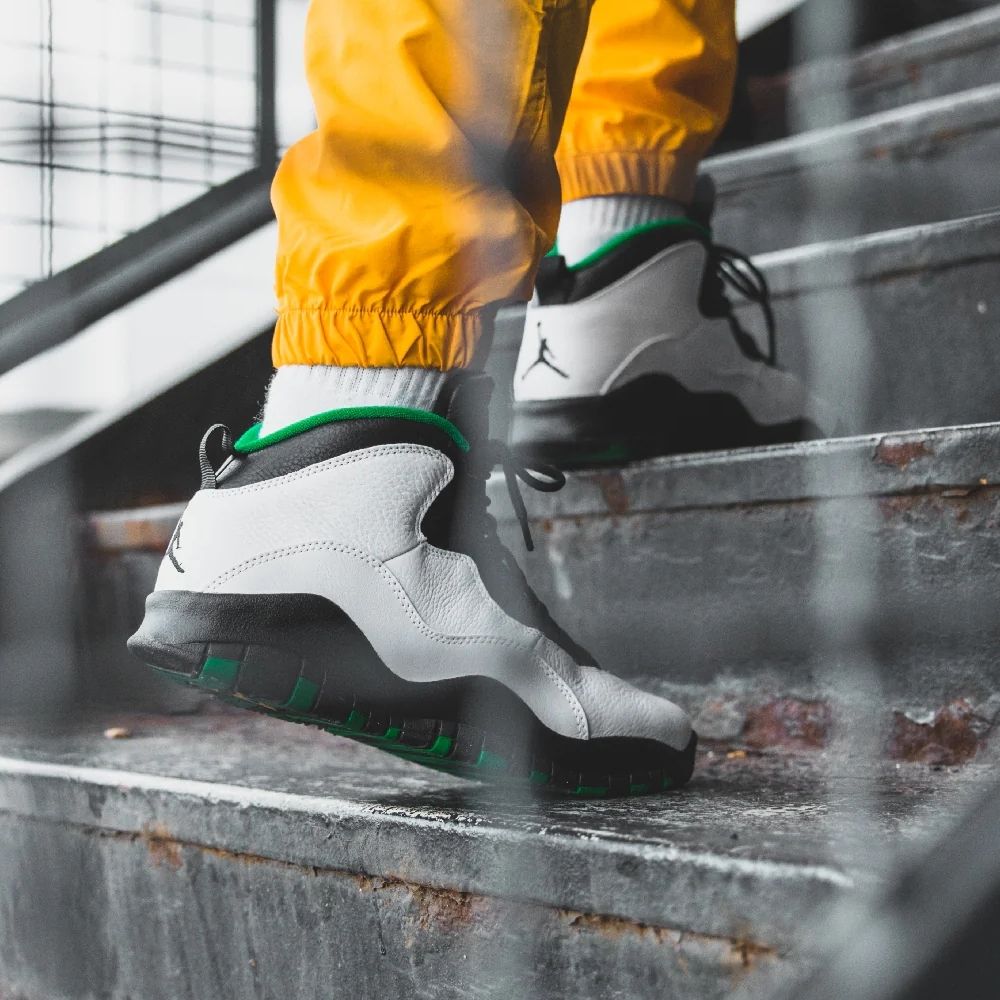 Seattle Black White - Air Jordan 10 Retro 2019 - product image from the listing.
